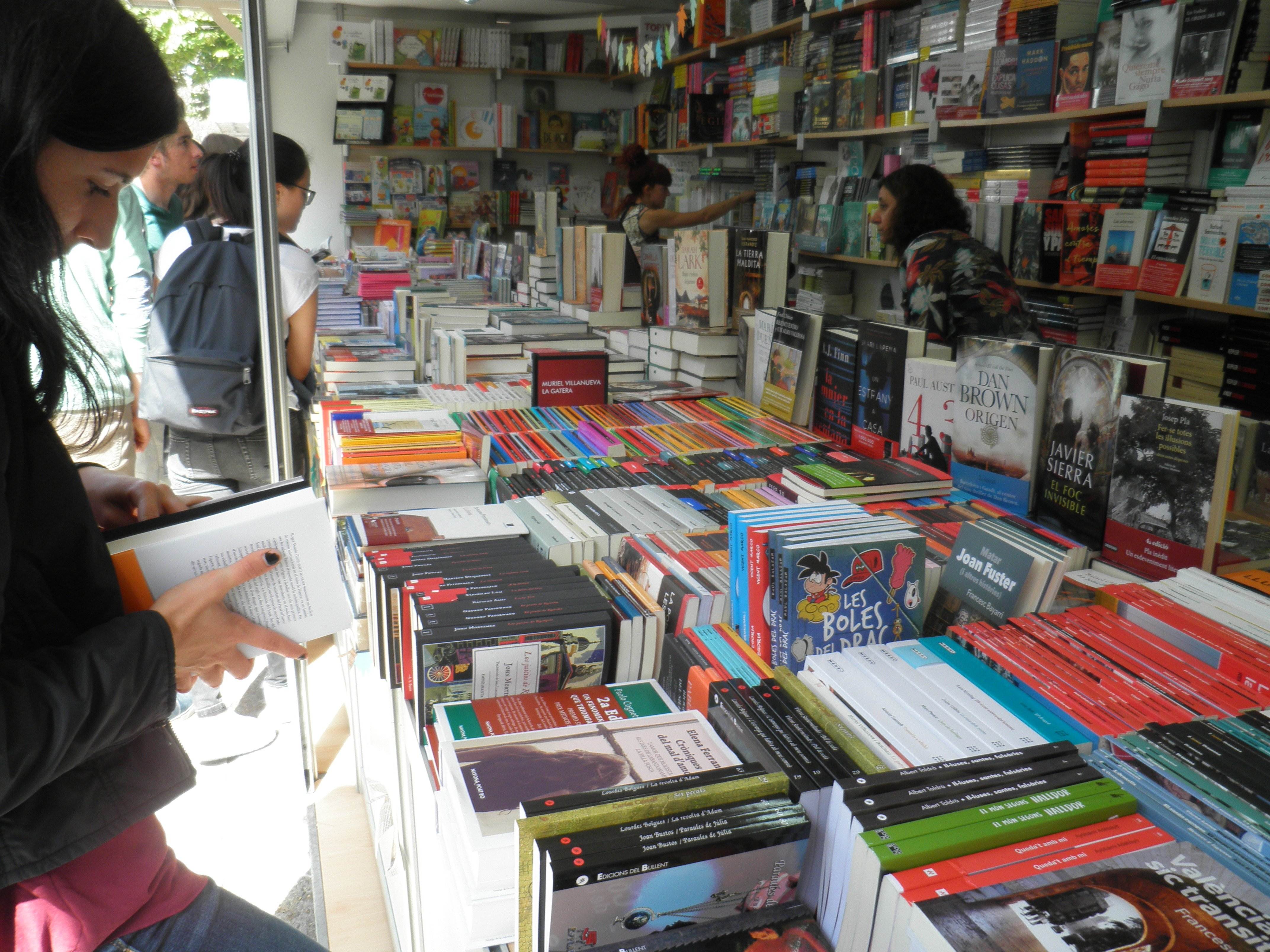 La feria del libro evidencia el bajo índice de lectura en valenciano