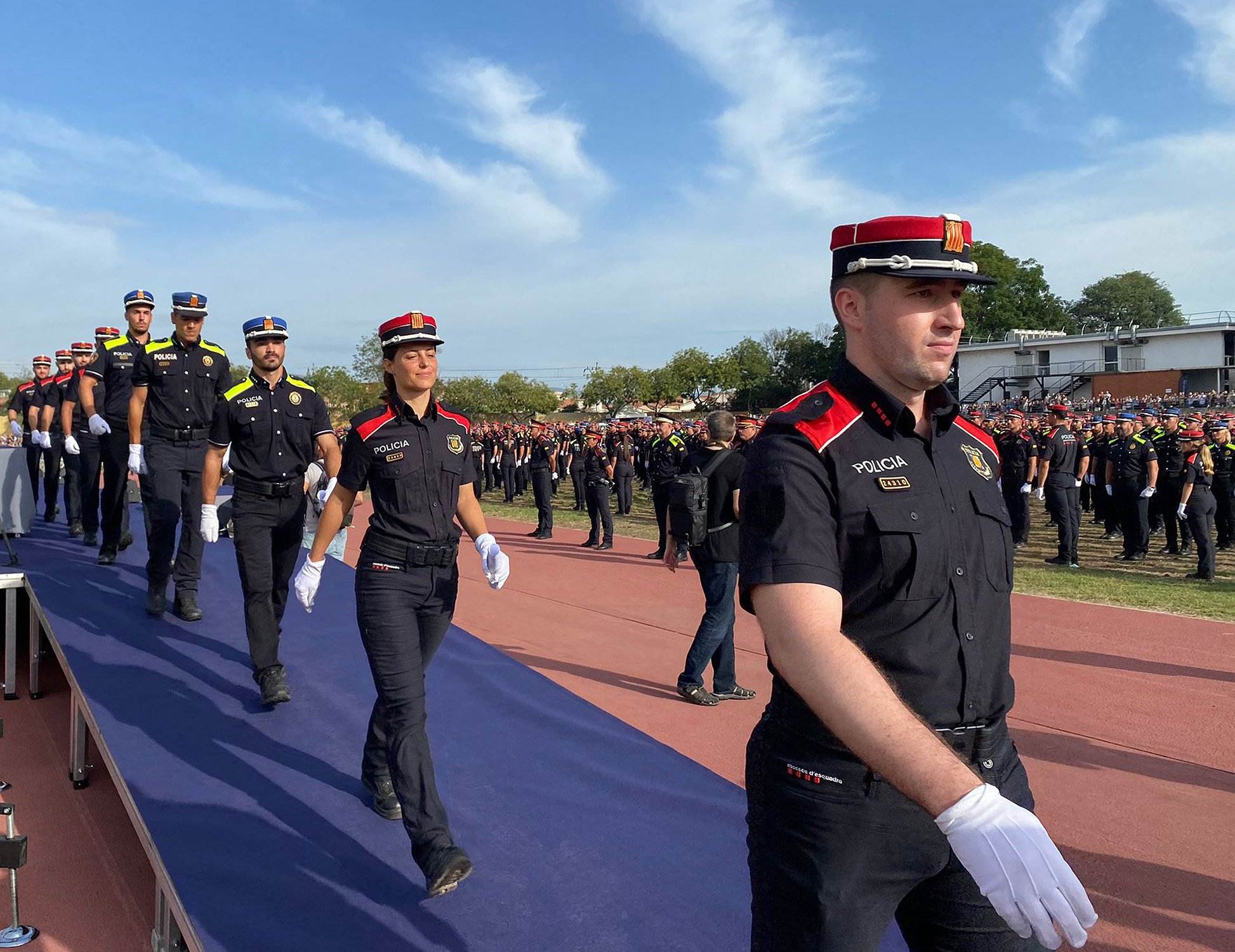 Los nuevos 800 agentes de los Mossos tiran la gorra y ya patrullan por todo el país