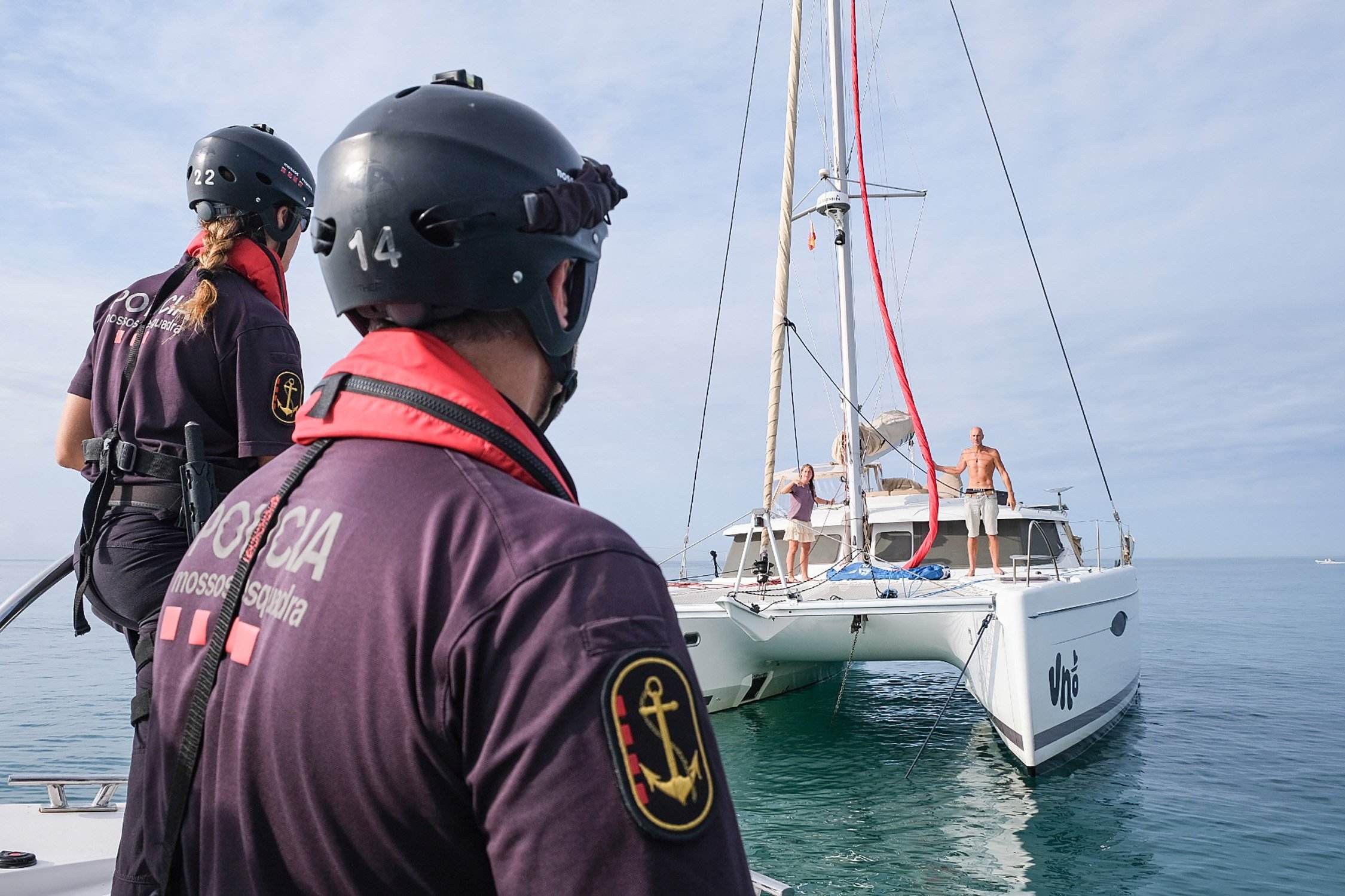 Por tierra, mar y aire: el ensayo general de los Mossos para la Copa América de Vela de Barcelona