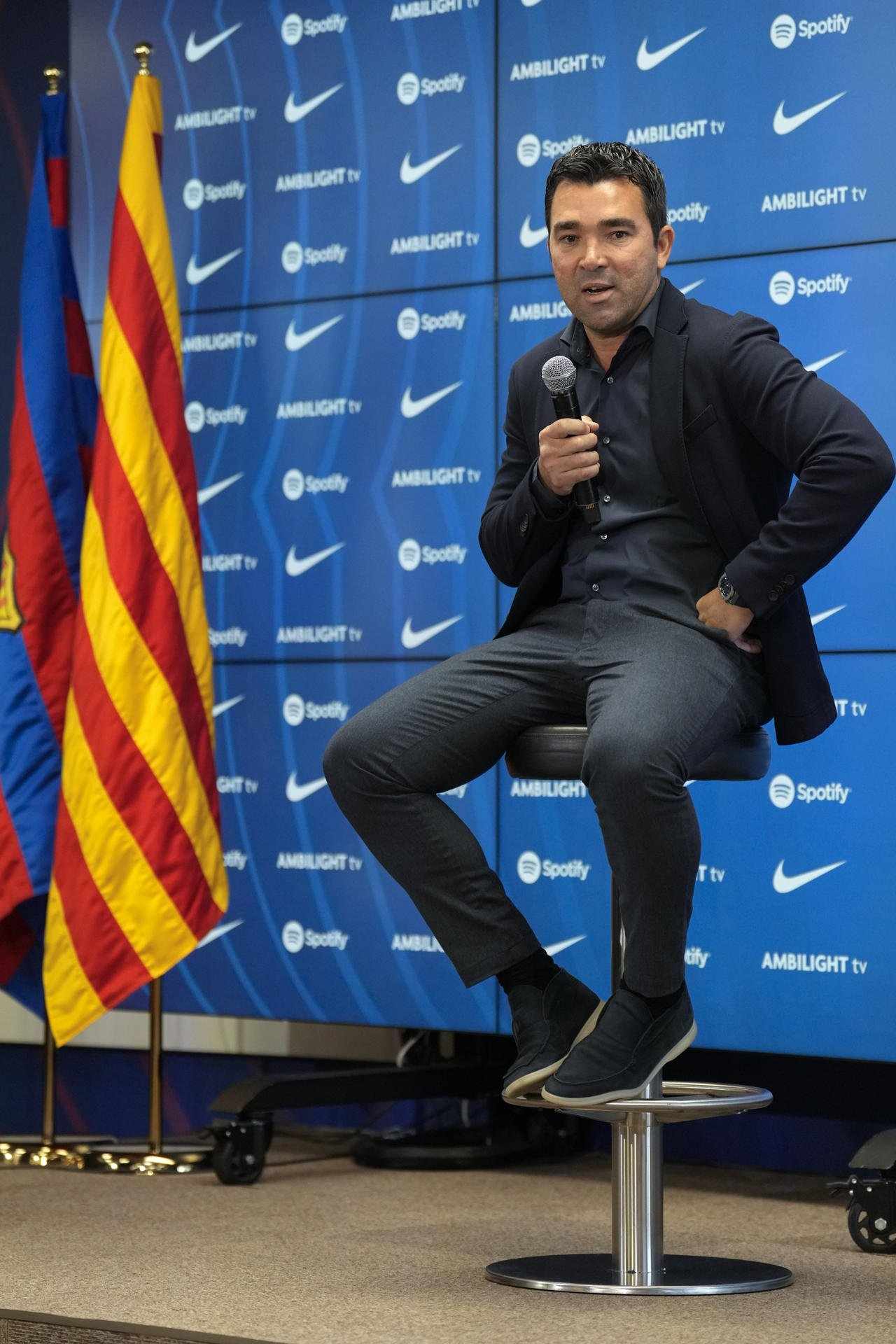 Deco descarta dos candidats per substituir Xavi Hernández al Barça