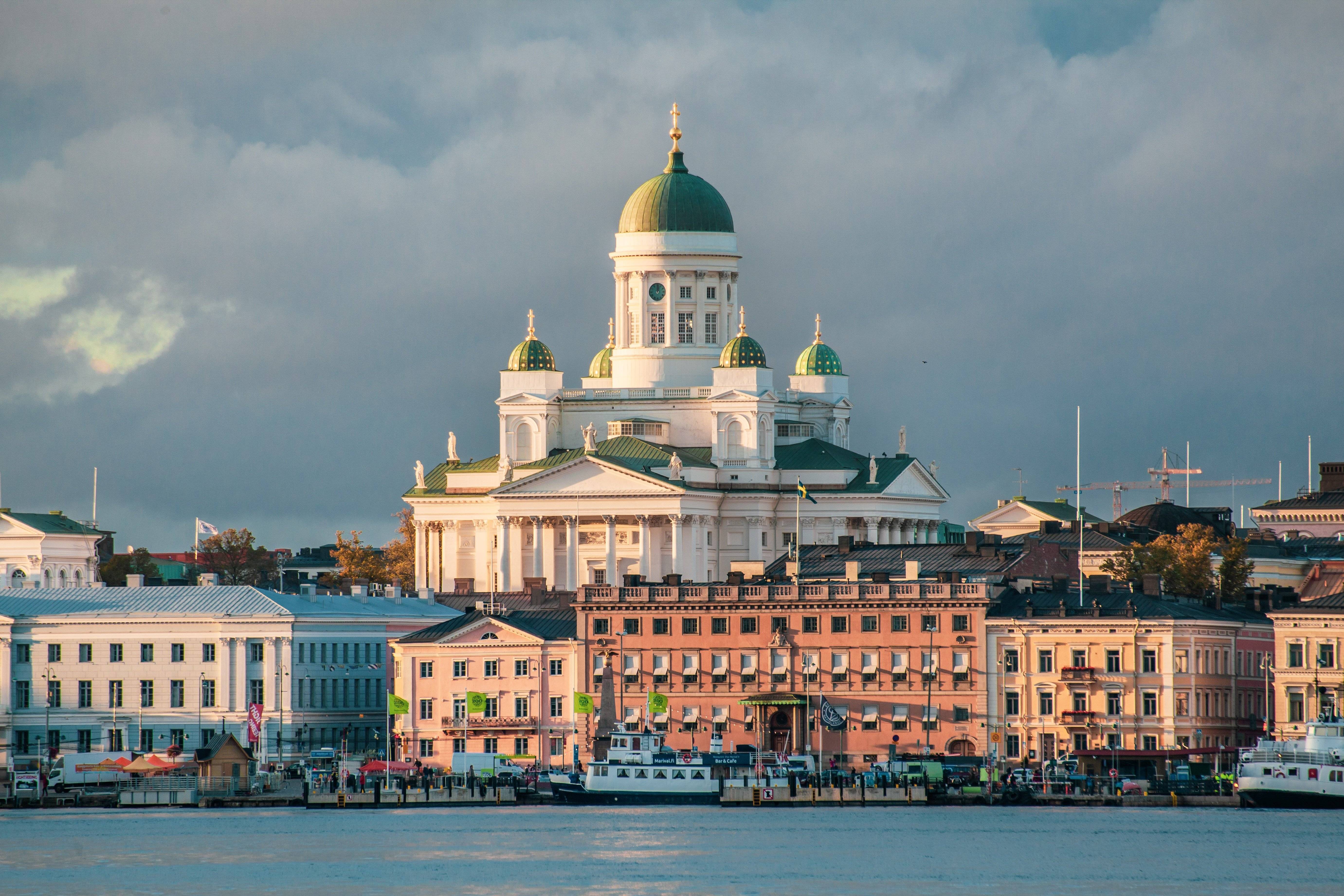 Finlandia copia a los bálticos y cierra la puerta a los vehículos rusos