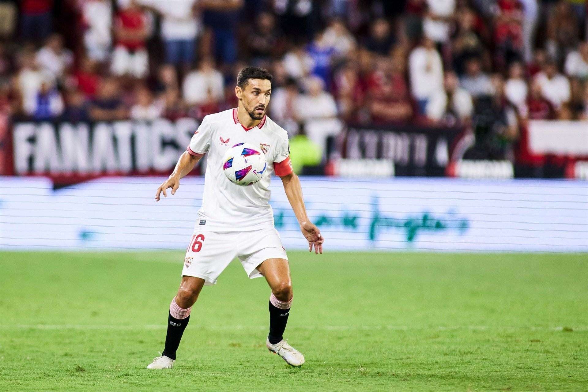 Jesús Navas, entre la espada y la pared en el Sevilla, la decisión más difícil de Del Nido