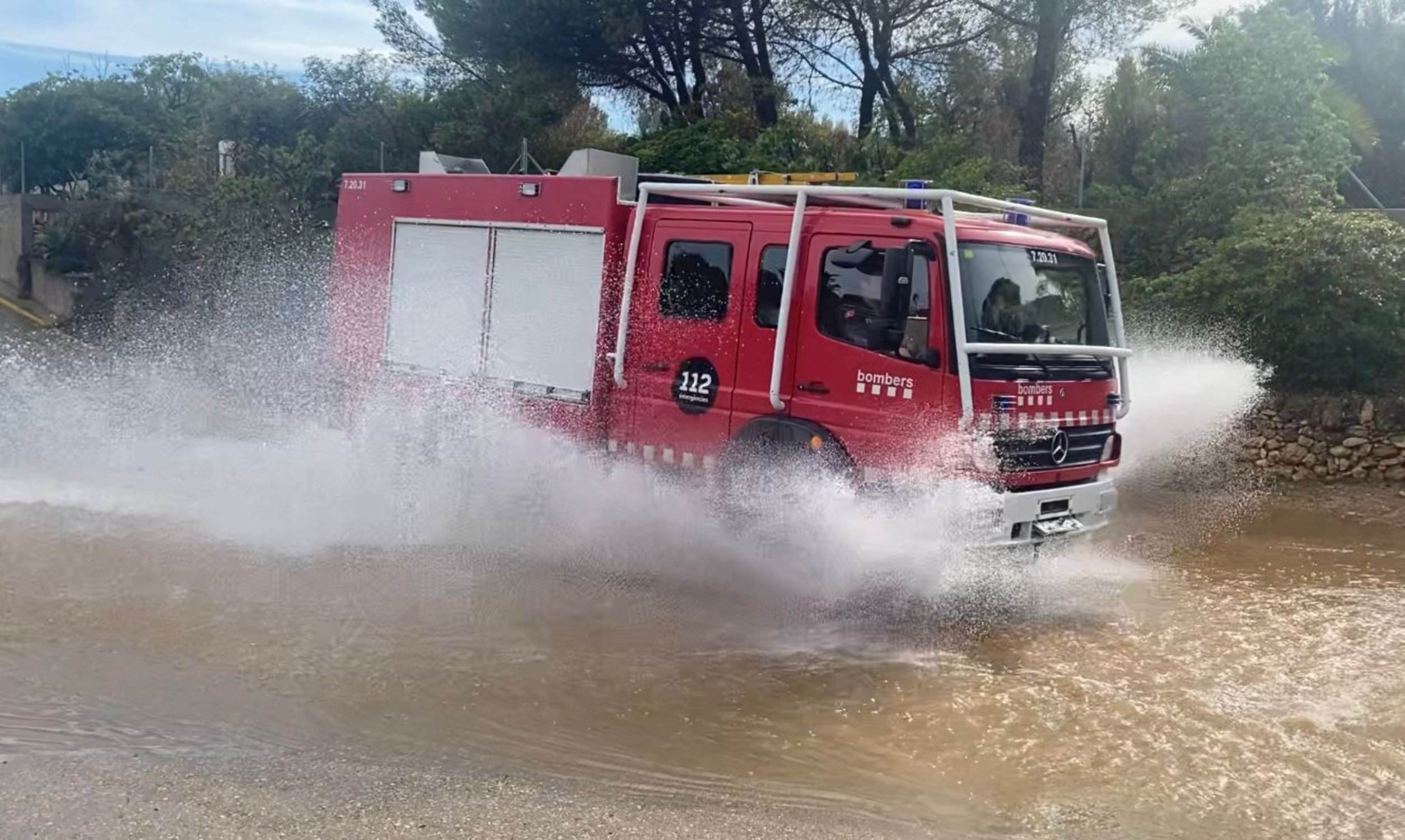 Els Bombers de la Generalitat comptaran amb 28 mitjans aeris i 821 vehicles per lluitar contra els incendis
