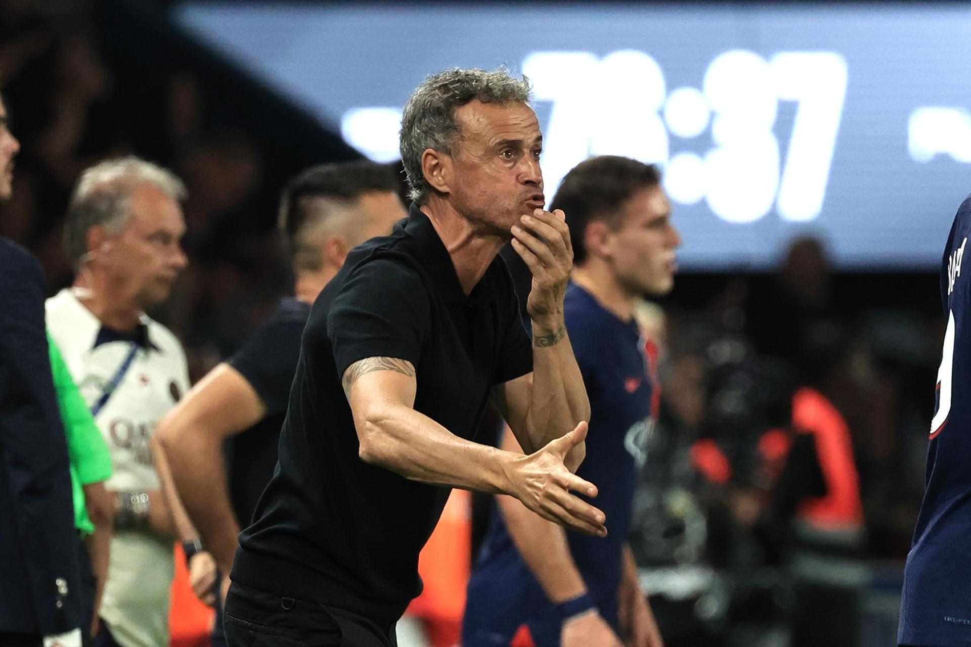 Luis Enrique no cau bé en el vestidor del PSG, primer intent de fuga, adeu