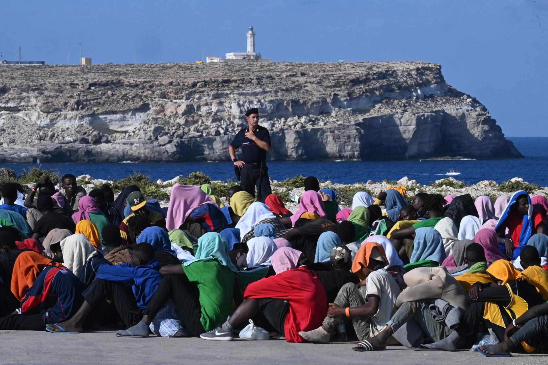 Von der Leyen visita Lampedusa enmig de la crisi per l'arribada de més de 10.000 migrants en 72 hores