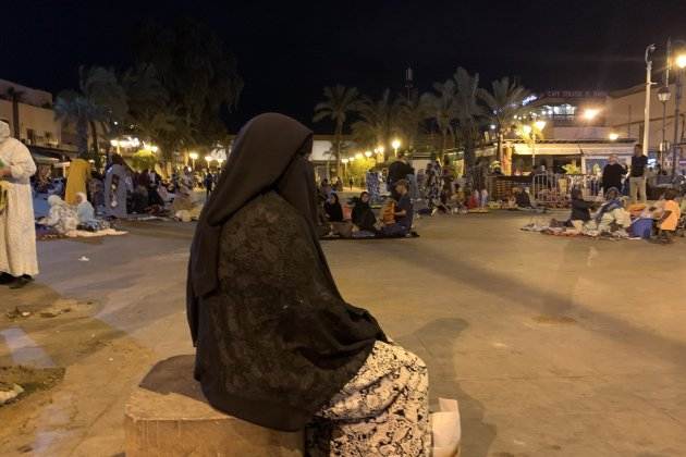 Una dona sola als carrers de la ciutat / Foto: Germán Aranda