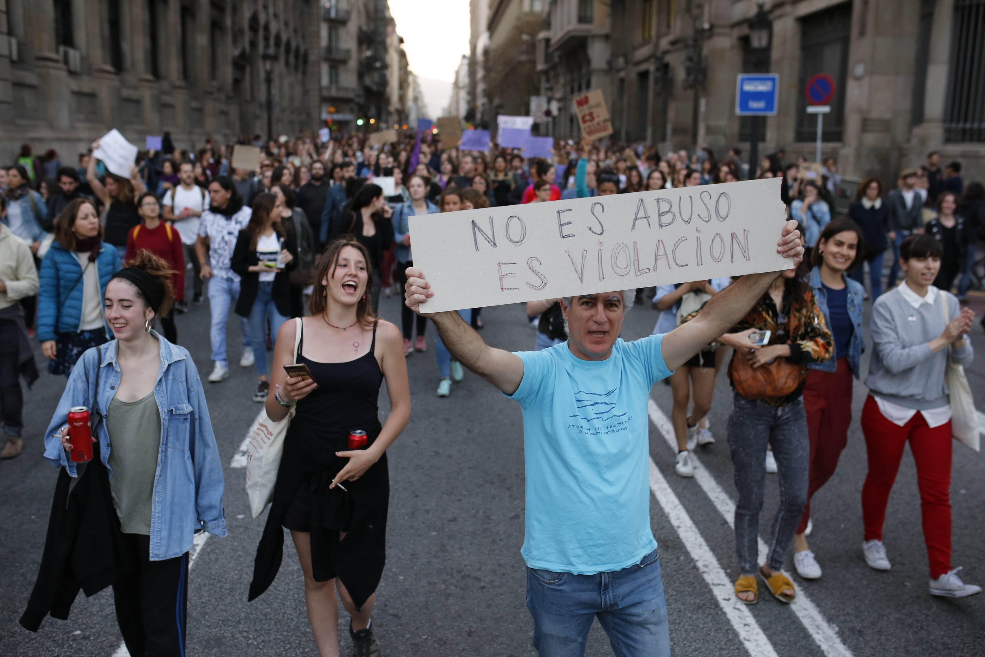 Experts juristes veuen possibilitats que la condemna de la Manada acabi sent per violació