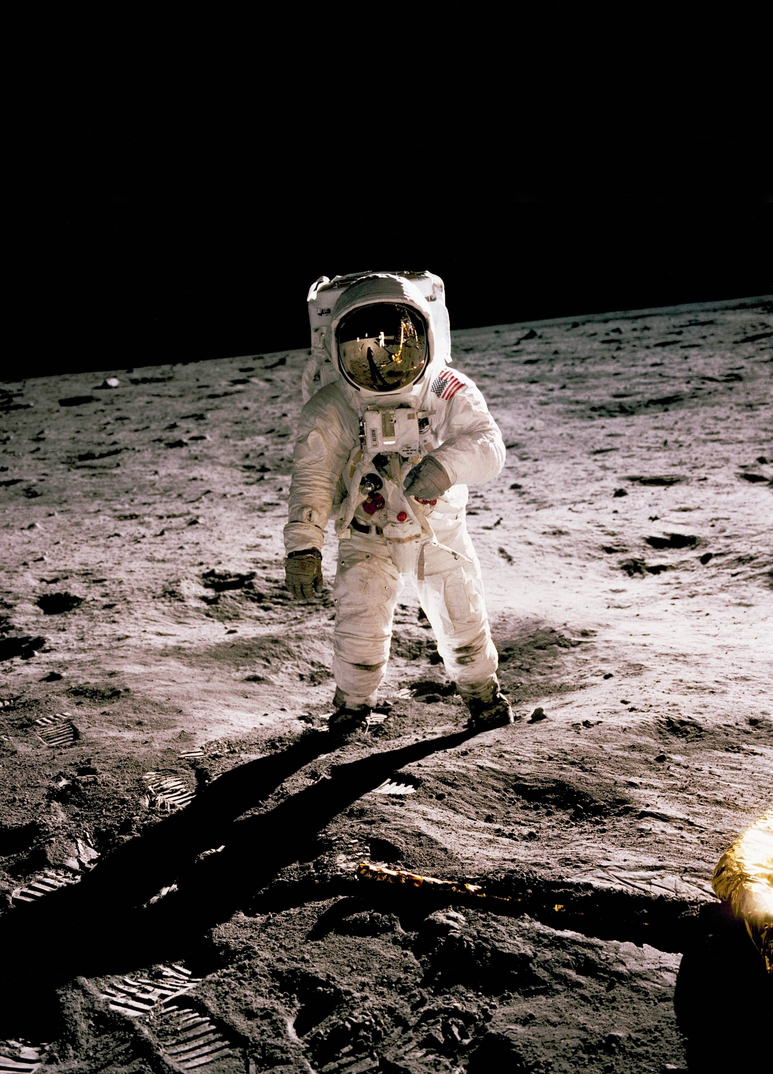 Descubren que la Luna es al menos 40 millones de años más vieja