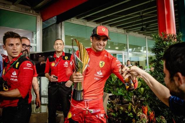 Carlos Sainz victòria trofeu Ferrari / Foto: EFE