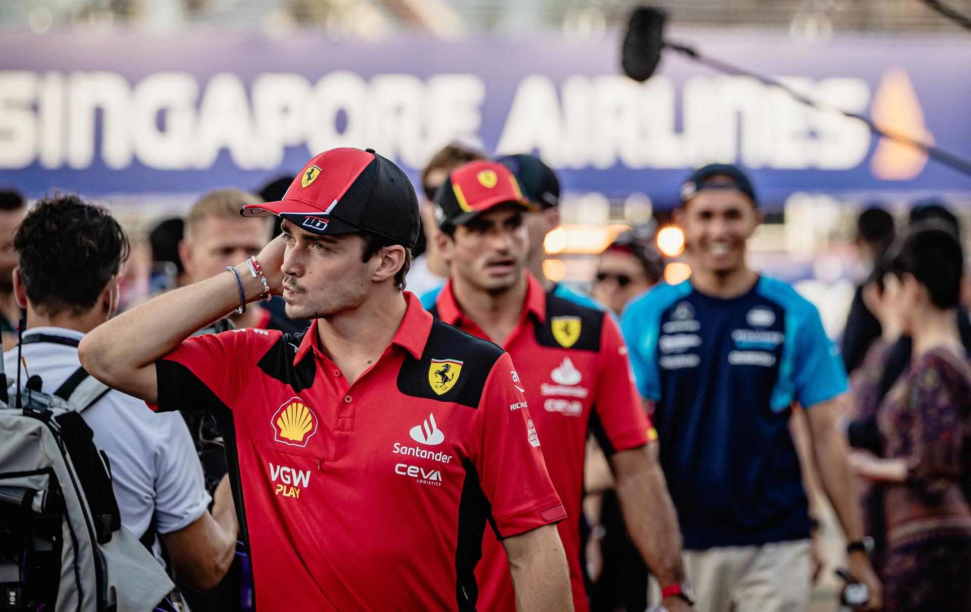 Leclerc pide el despido de Carlos Sainz para seguir en Ferrari