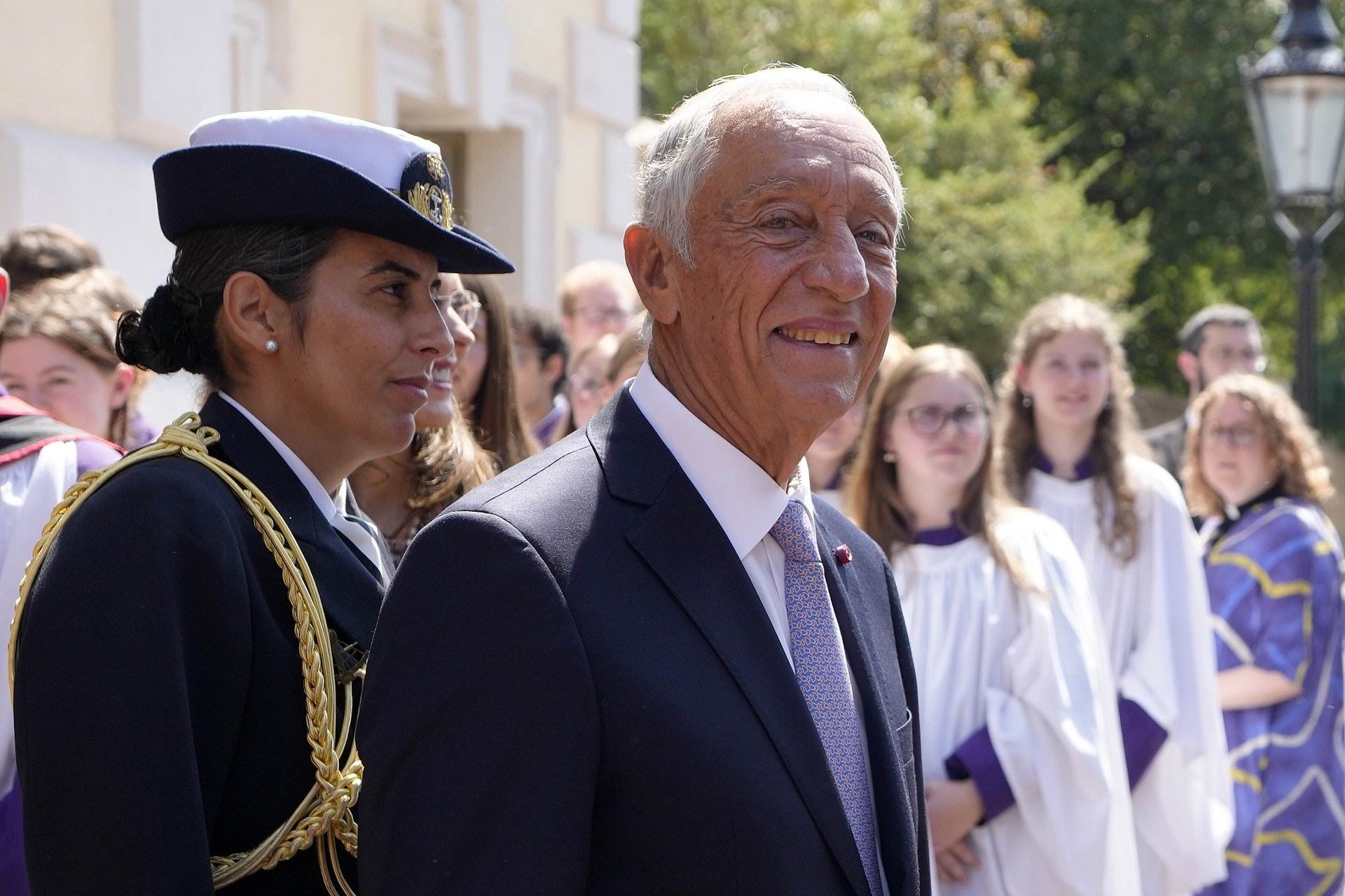 Polémica por un comentario machista del presidente de Portugal sobre el escote de una joven