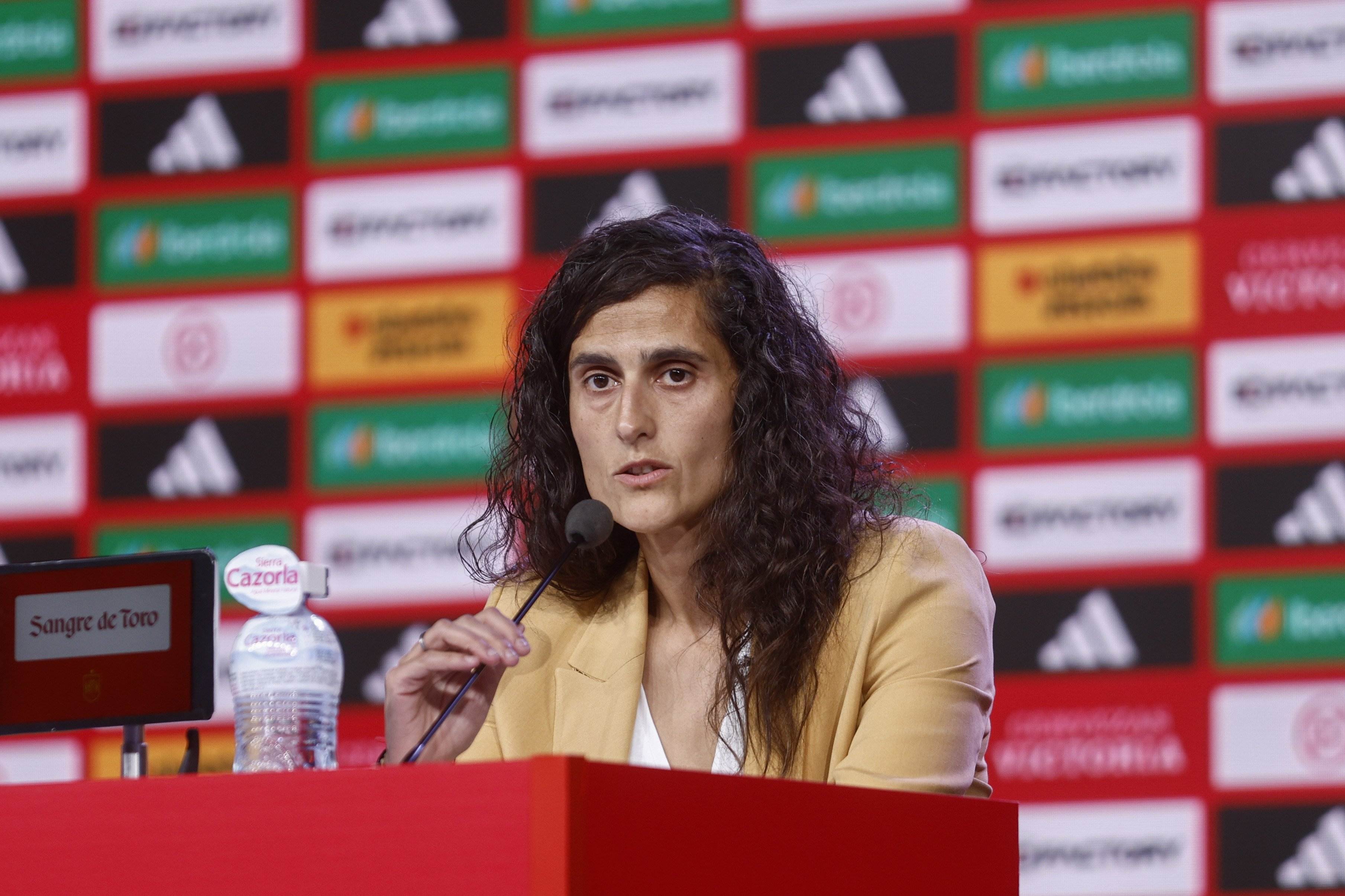 Incendio en la selección española femenina por el veto de Montse Tomé: "Es vergonzoso y una falta de respeto"