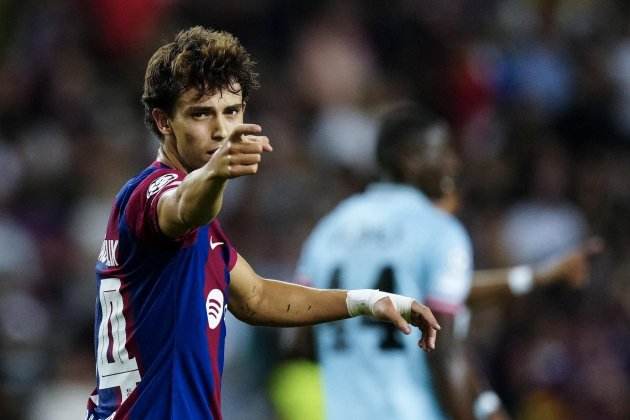 Joao Félix dedicando su gol Barça ante el Amberes / Foto: EFE