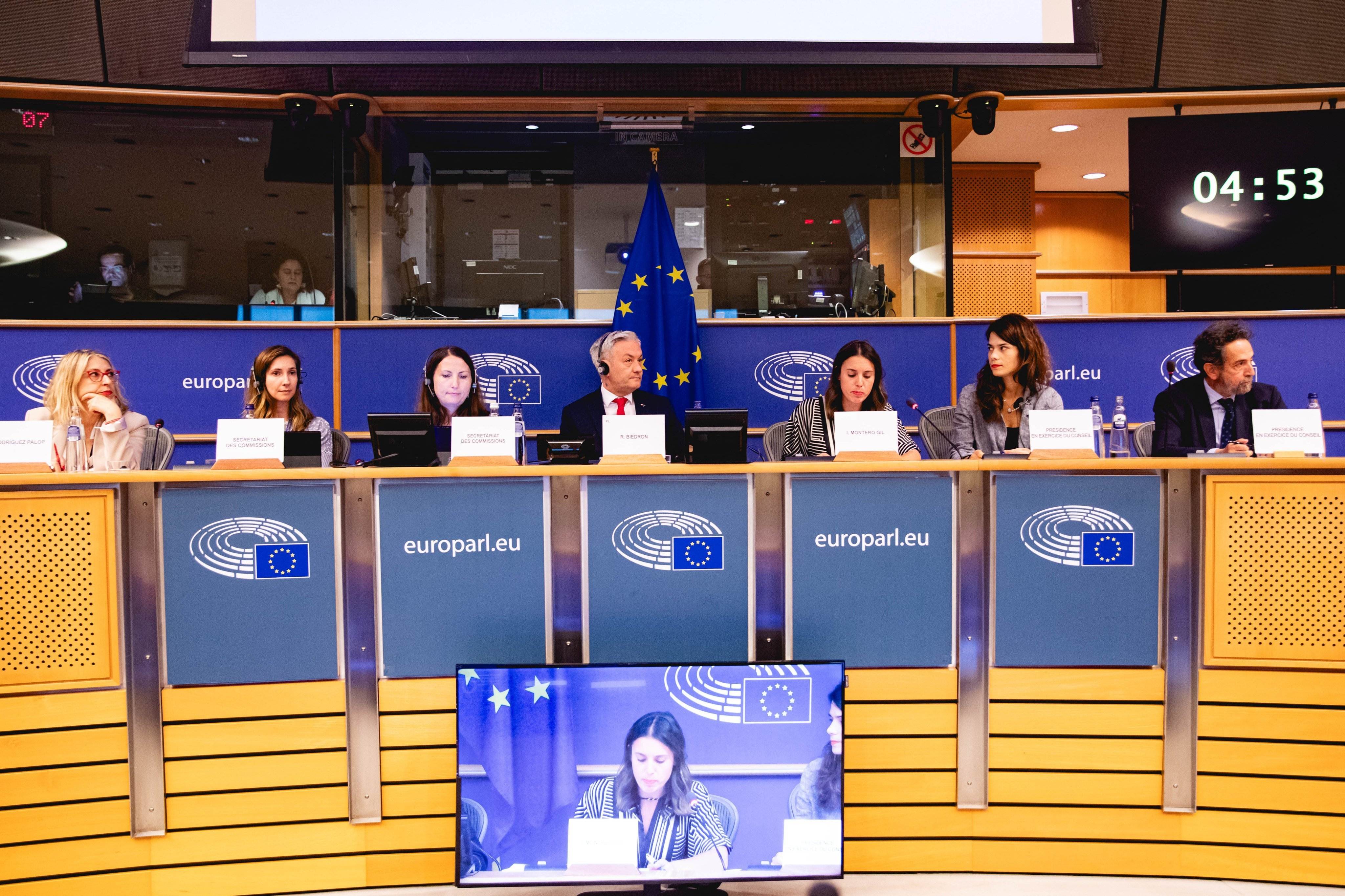 Diputados del PP, reprendidos en la Eurocámara y Tertsch (Vox), expulsado: "Esto no es un circo"