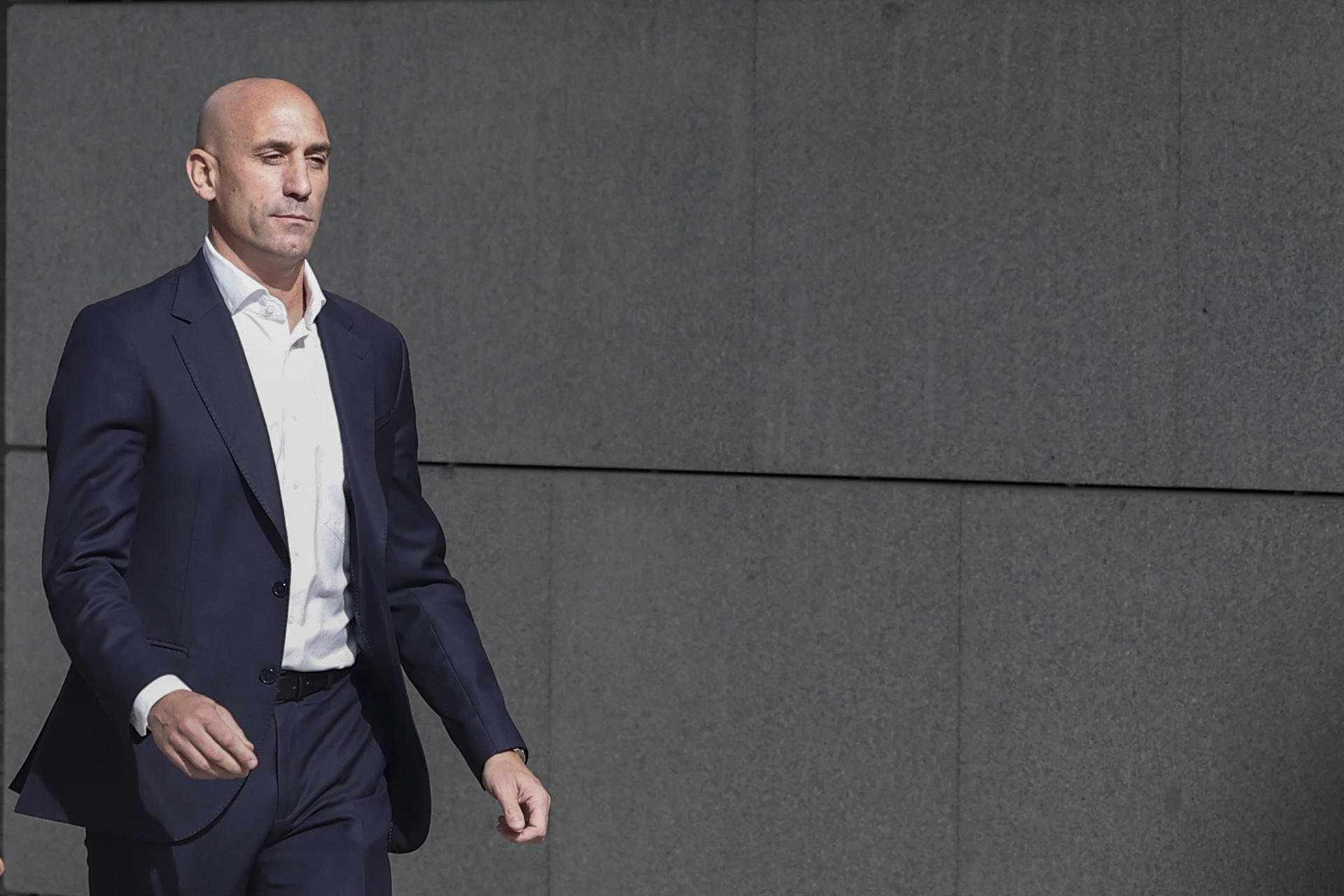 Luis Rubiales, negociacions milionàries per desaparèixer d'Espanya