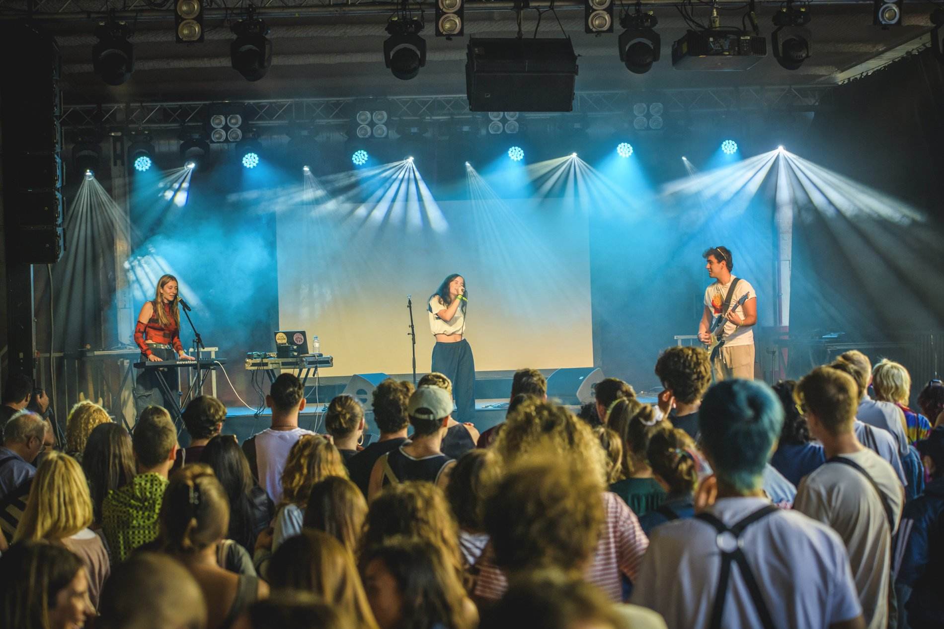 La Antigua Fábrica Estrella Damm celebra La Mercè con las mejores propuestas musicales de artistas emergentes