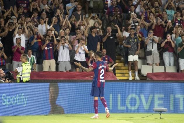 Joao Cancelo, celebrant el seu gol amb el Barça contra el Betis / Foto: EFE