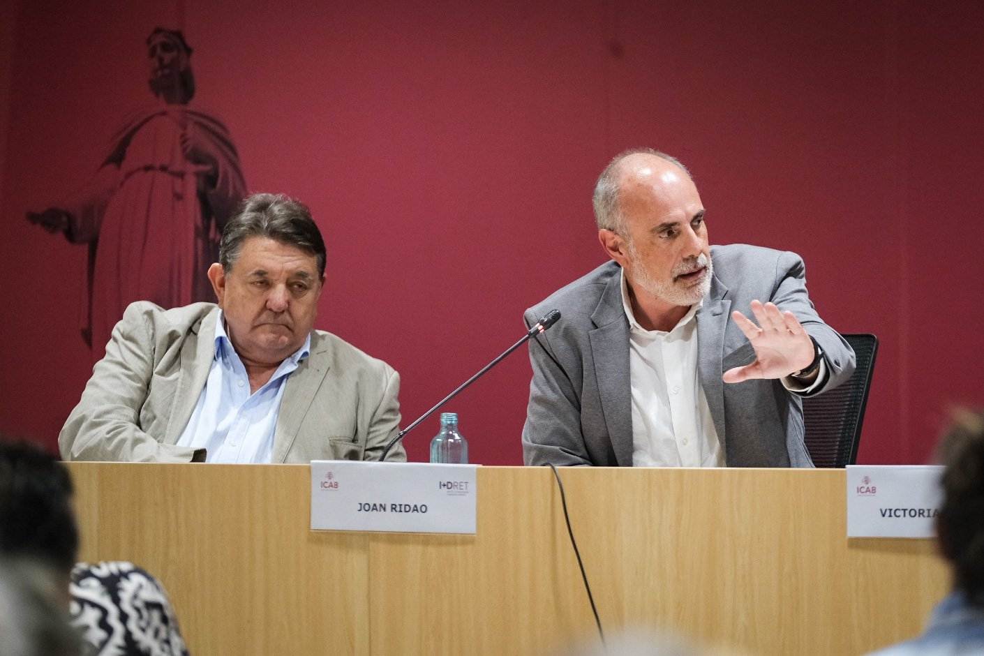 Gonzalo Quintero Olivares y Joan Ridao en el debate. Foto: Carlos Baglietto