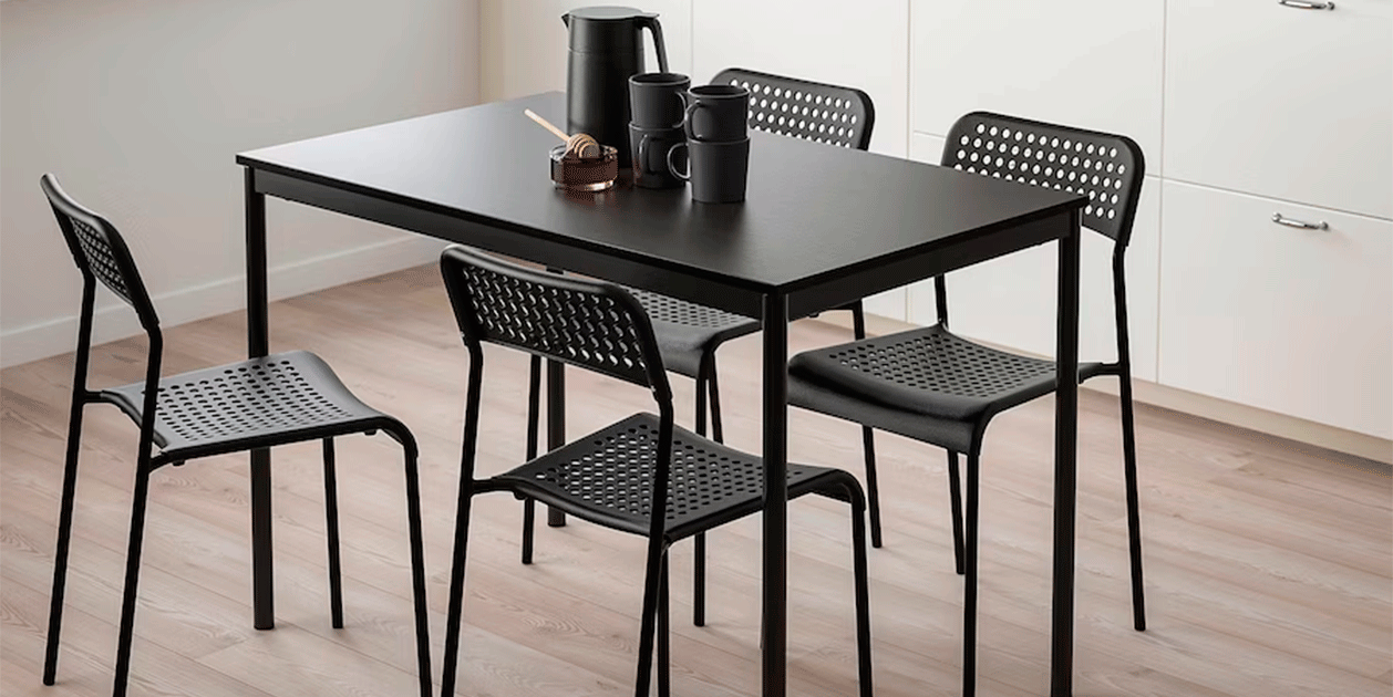 Ikea té una taula (i 4 cadires) que sembla d'un loft de Nova York