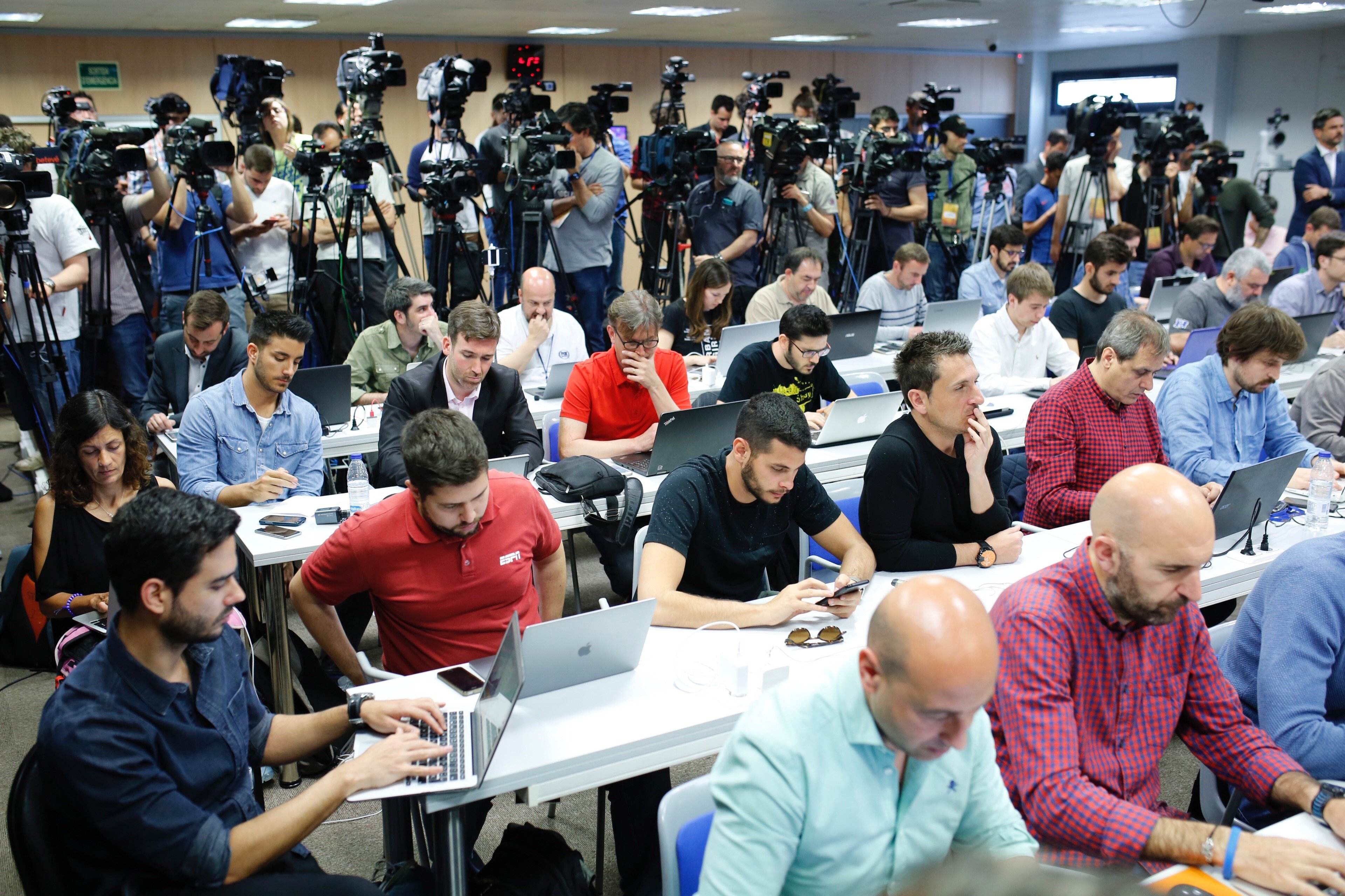 Los catalanes, los menos interesados del Estado en información política