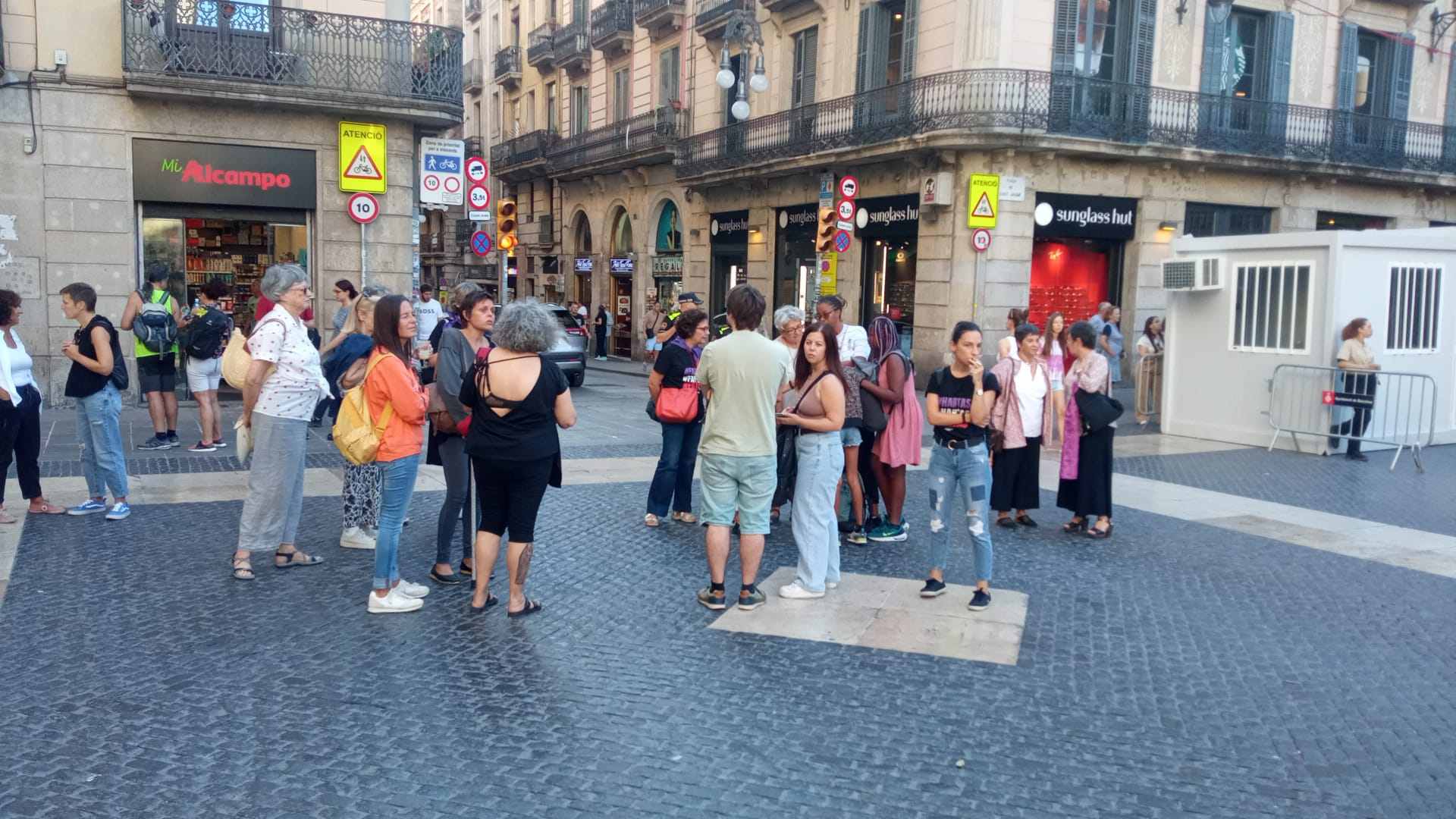 Feministas Catalunya Najat Hachmi Placa Sant Jaume Feministas Catalunya Najat Hachmi Placa Sant Jaume