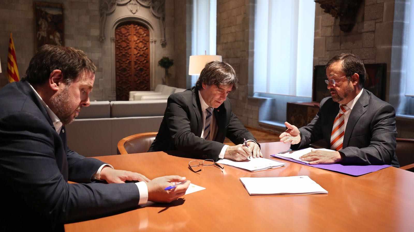 El Govern i el Parlament reben el nou advertiment del TC