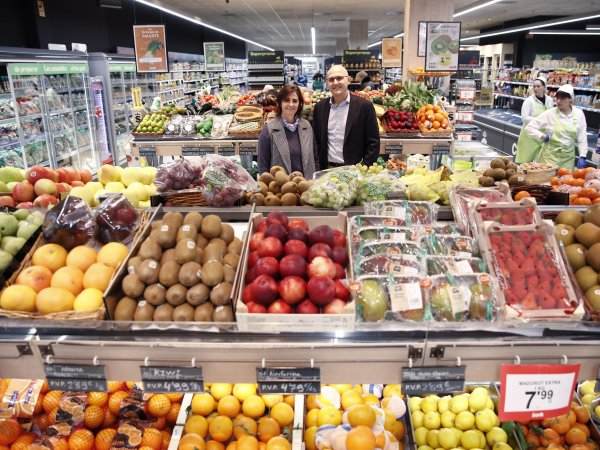 Anna Sorli i Jordi Figueras en un supermercat del grup / Sorli / Europa Press