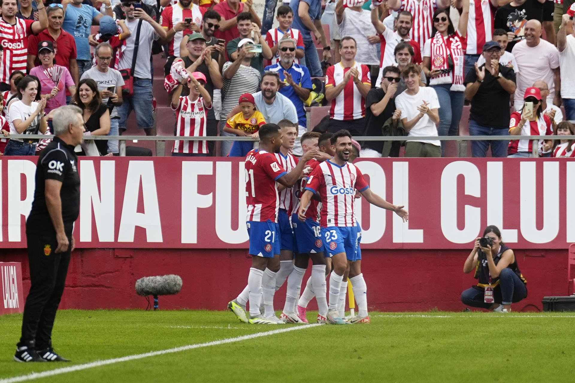 El Girona maravilla contra el Mallorca y es el líder provisional de la Liga (5-3)