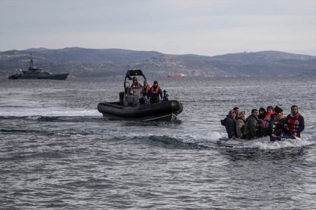 Migrantes y refugiados llegando a la isla de Lesbos, en Grecia, en 2020 / ANGELOS TZORTZINIS - DPA - EP