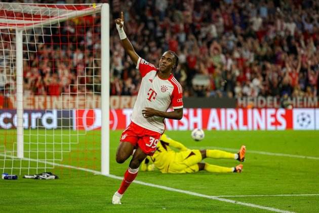 Mathys Tel celebrant un gol en la Champions League / Foto: Europa Press