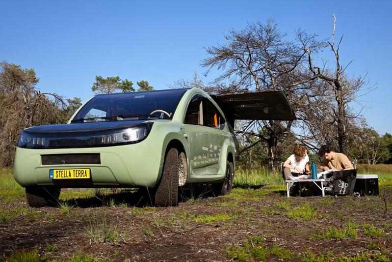 Un grup d'estudiants holandesos crea el primer tot terreny mogut amb energia solar