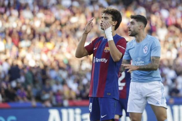 Joao Felix, decepcionado durante el Barça - Celta / Foto: EFE