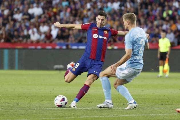 Robert Lewandowski en acción durante un Barça - Celta / Foto: EFE