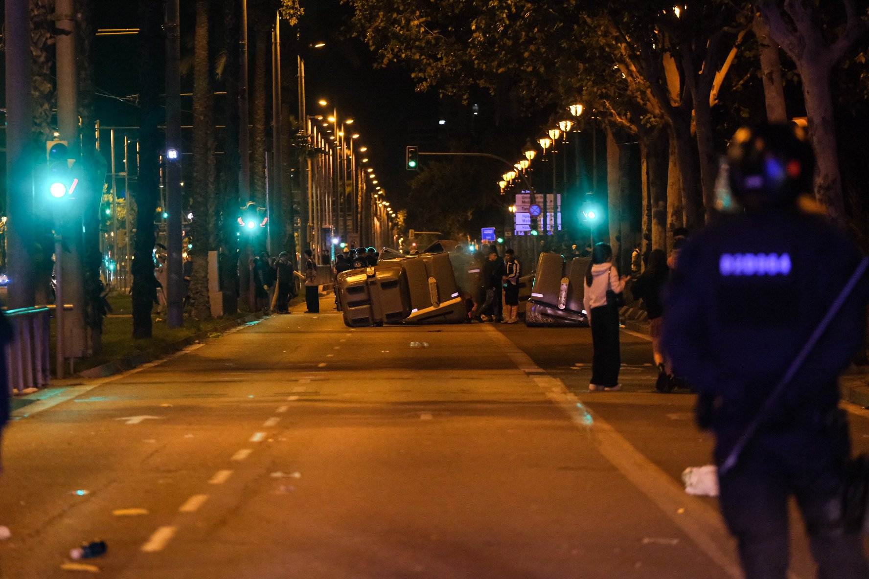 Incidents i enfrontaments contra la policia taquen el final de revetlla de la Mercè a Barcelona