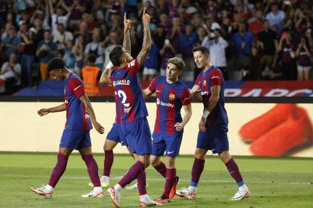 Joao Cancelo Gavi celebrando gol remontada Barça  - Celta / Foto: EFE