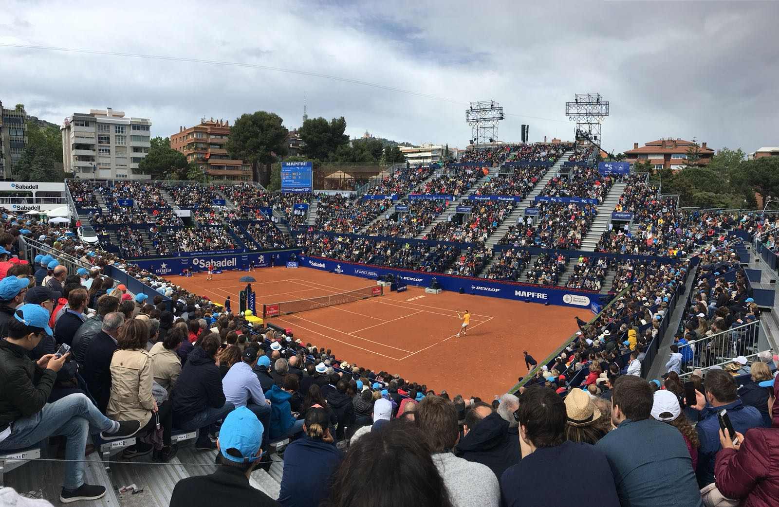 La pluja amenaça i Nadal remata