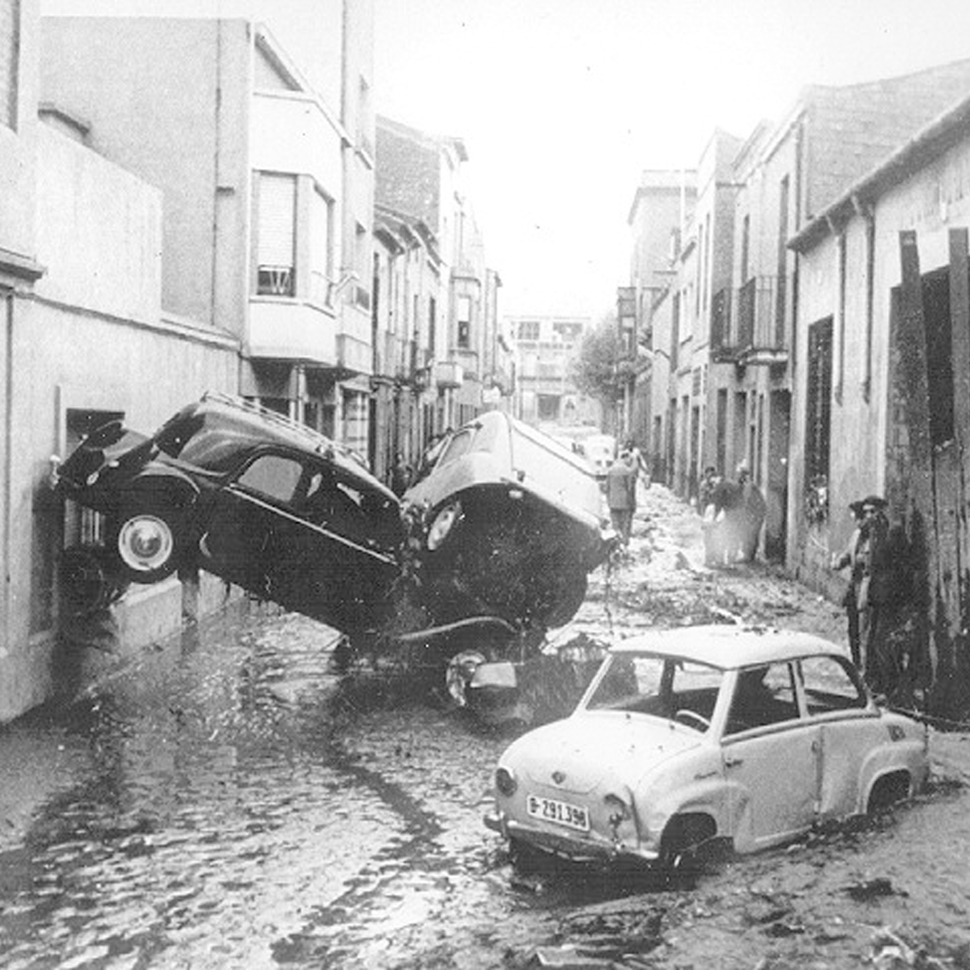 Setembre, o seca les fonts, o s'emporta els ponts: de les riuades del 1962 a la sequera actual