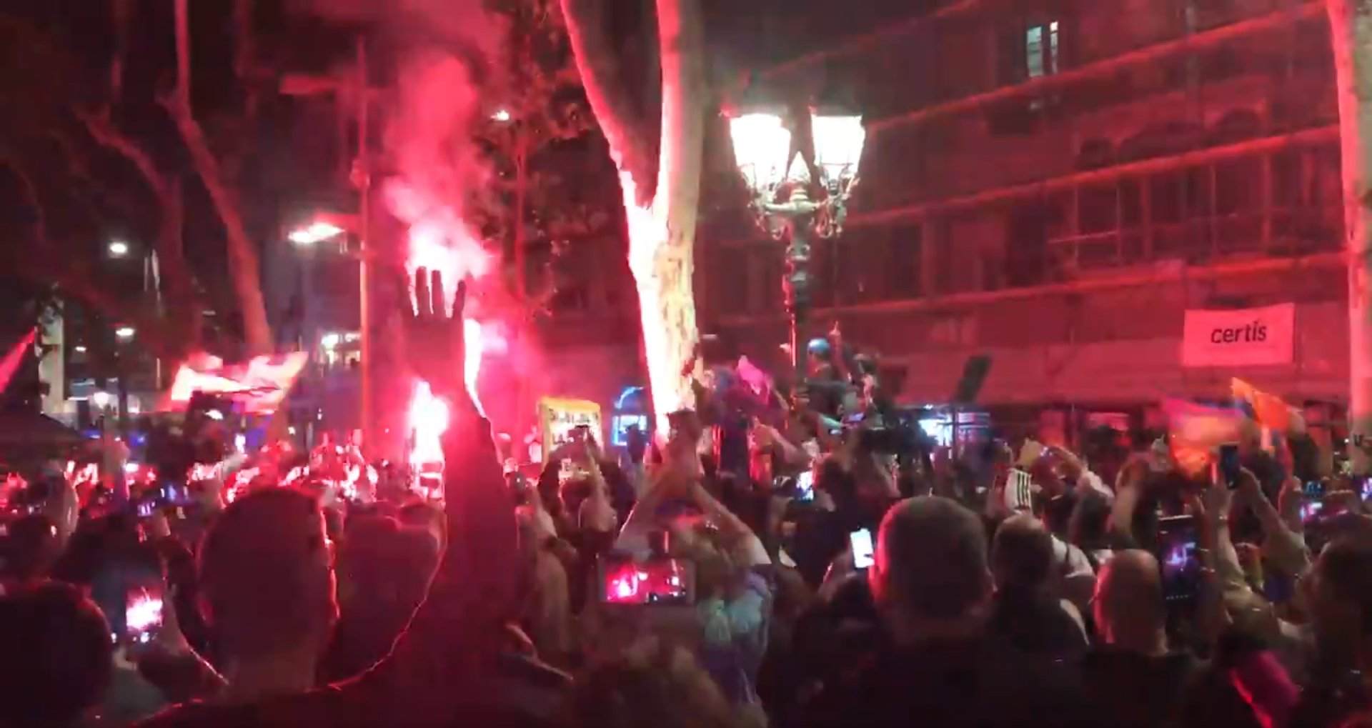 Los culés celebran el doblete en Canaletes