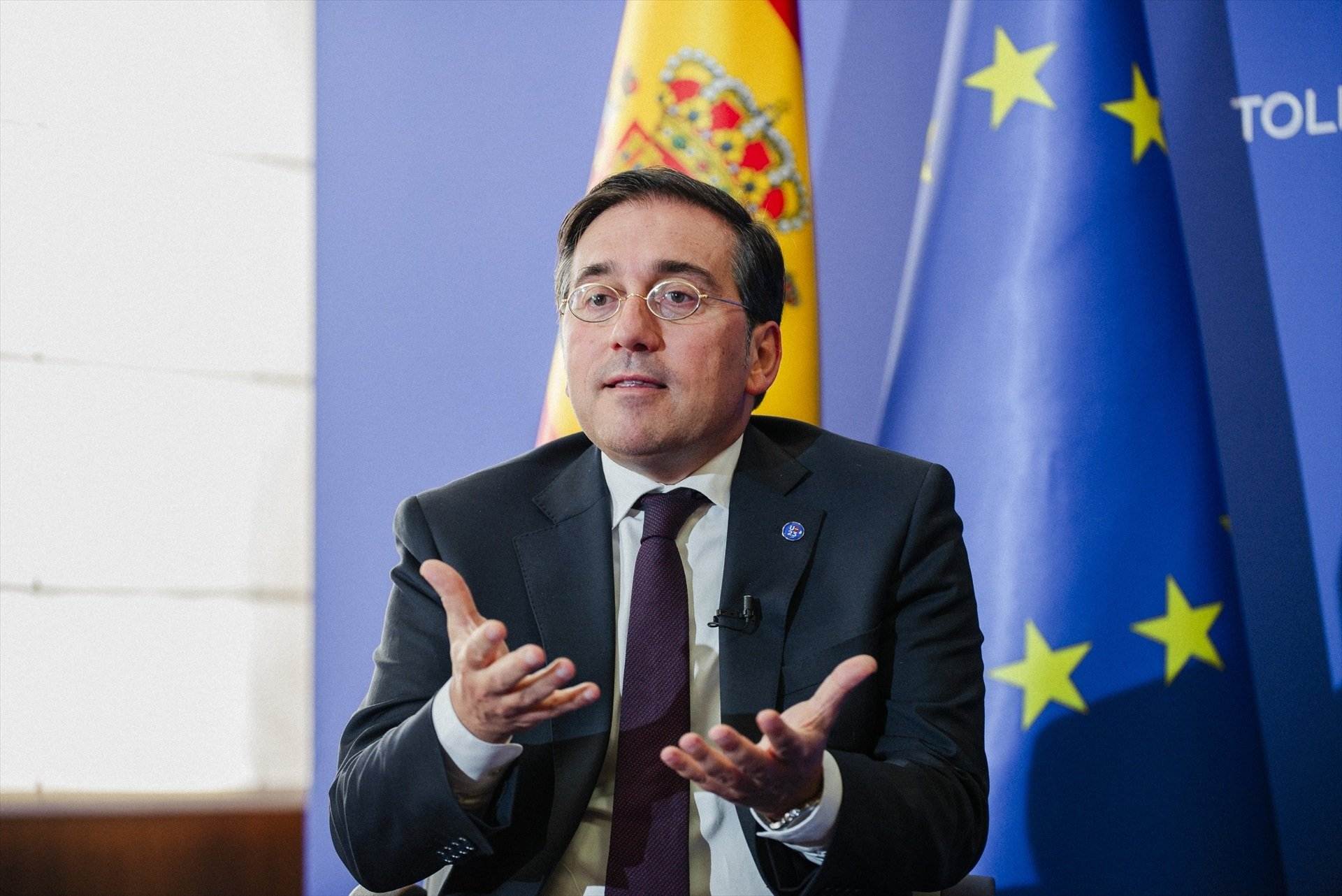 Albares dice que se ha dado "una patada a gol" por la oficialidad del catalán en la UE