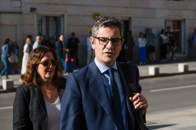 El ministre de la Presidència, Fèlix Bolaños, arriba al Congrés per la investidura de Feijoo. EFE El ministre de la Presidència, Fèlix Bolaños, arriba al Congrés per la investidura de Feijoo. EFE