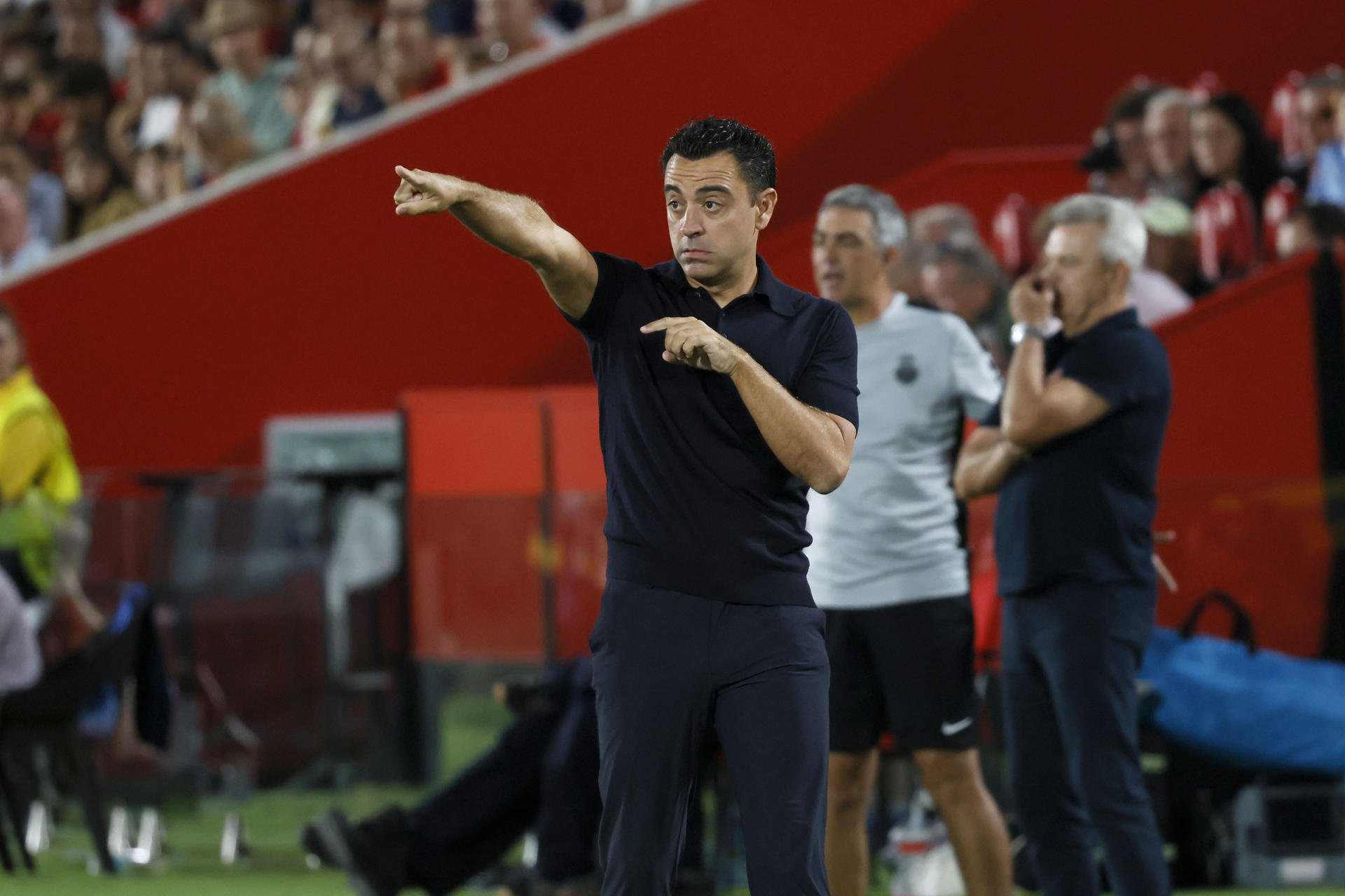Xavi Hernández, desatado, a gritos contra varios jugadores en el vestuario de Mallorca