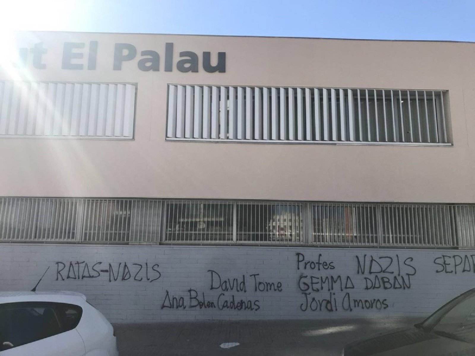 Aparecen pintadas en el IES El Palau llamando nazis a los profesores