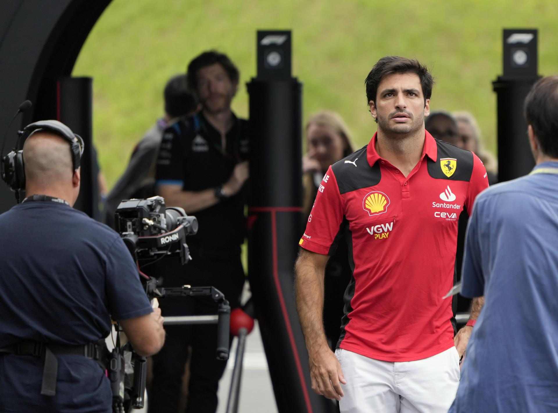 1 nombre puede dejar a Carlos Sainz fuera, si dice "sí", Ferrari lo firma