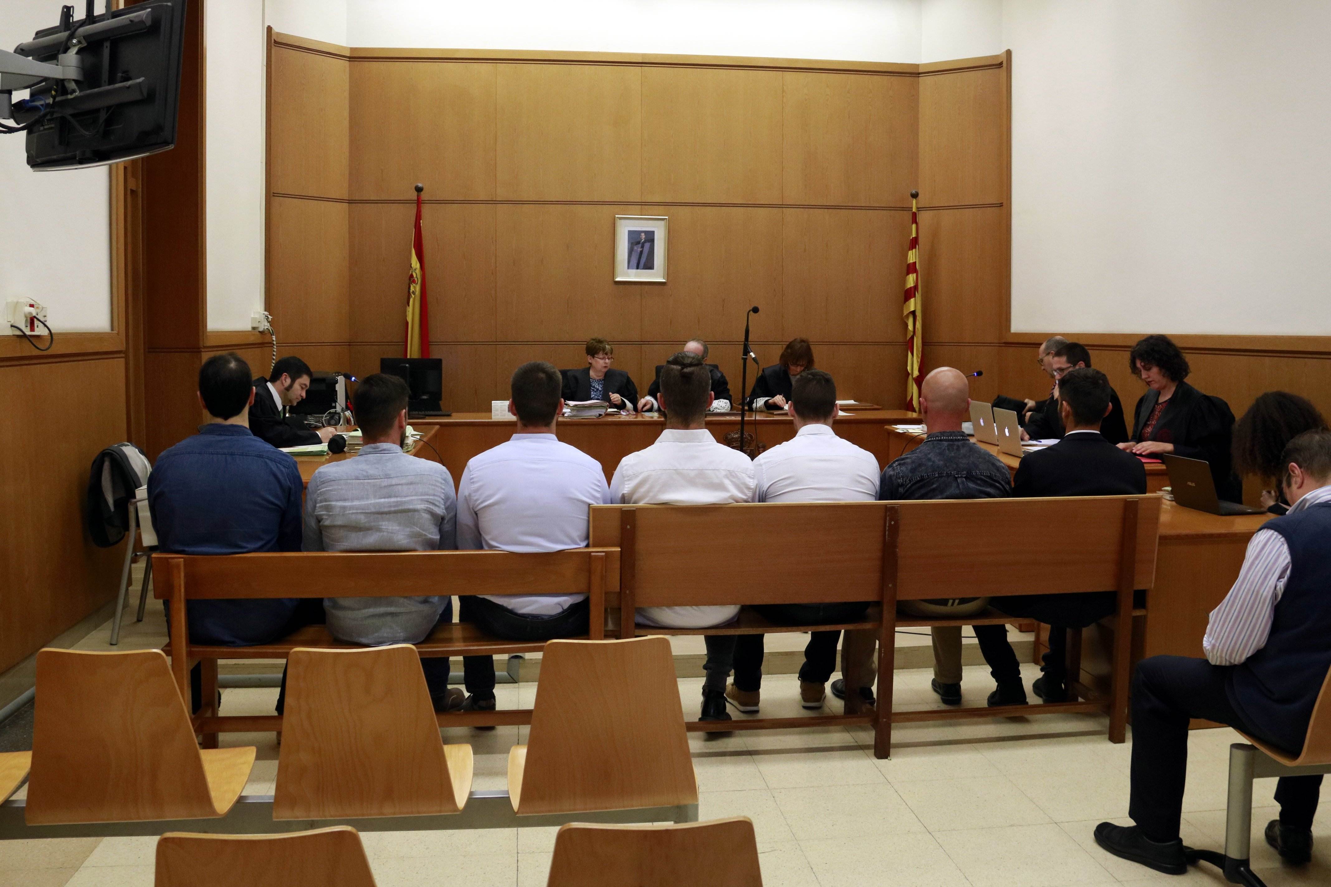 Els mossos acusats neguen haver usat porres a Can Vies
