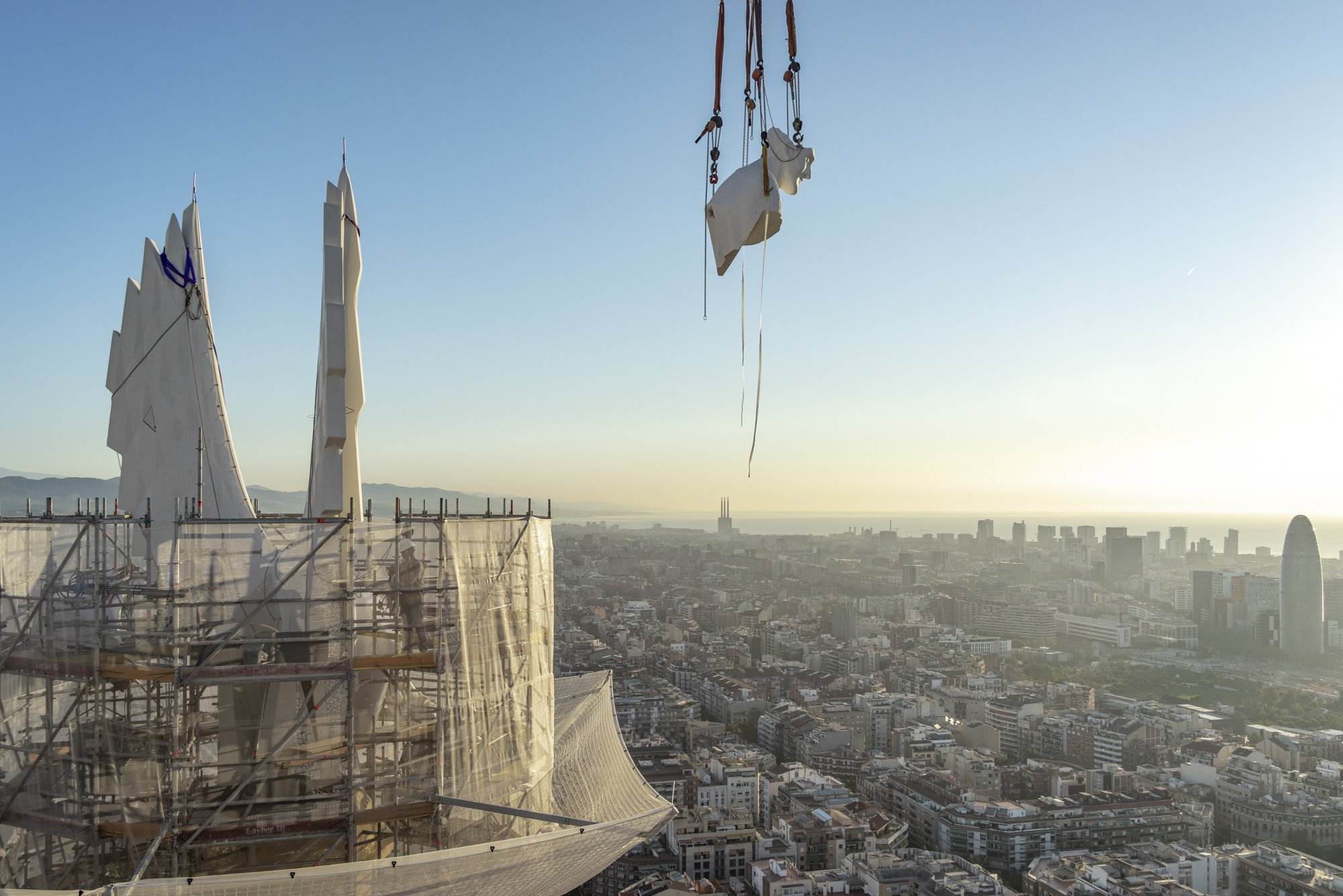 La Sagrada Família culmina una nova torre, la de l’evangelista Mateu