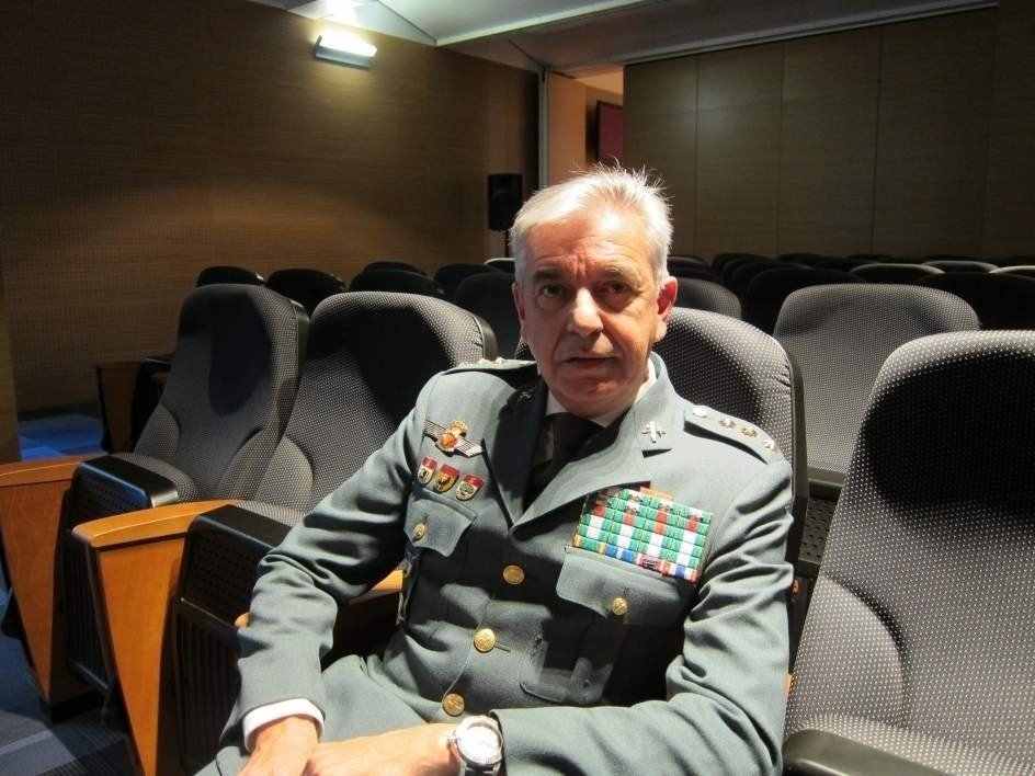 Marlaska condecora un coronel de la Guàrdia Civil que va participar en l'operatiu contra l'1-O