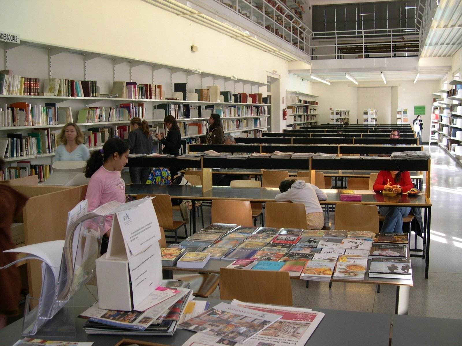 Torna la censura de Vox a Borriana: retirats els llibres LGTBI+ de la zona infantil de la biblioteca