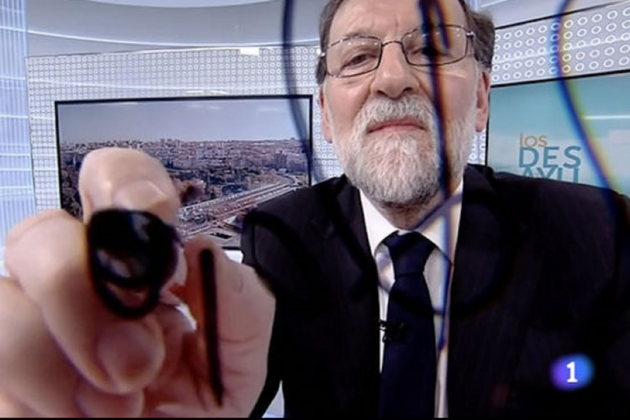 rajoy firma en camera TVE