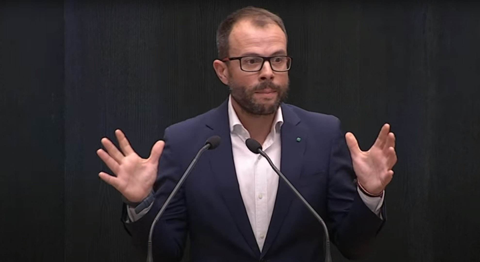 Dimiteix el regidor del PSOE de Madrid després de tocar la cara a Almeida en "to amenaçador"