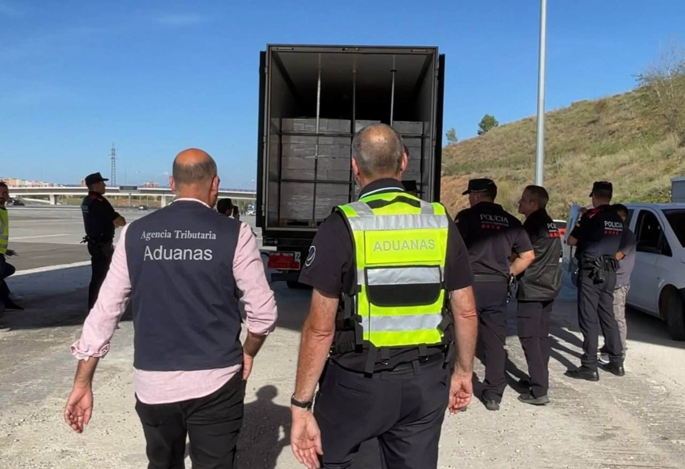 Mossos y Vigilancia Aduanera radiografían mercancías que transitan por la AP-7 buscando drogas y armas | VÍDEO